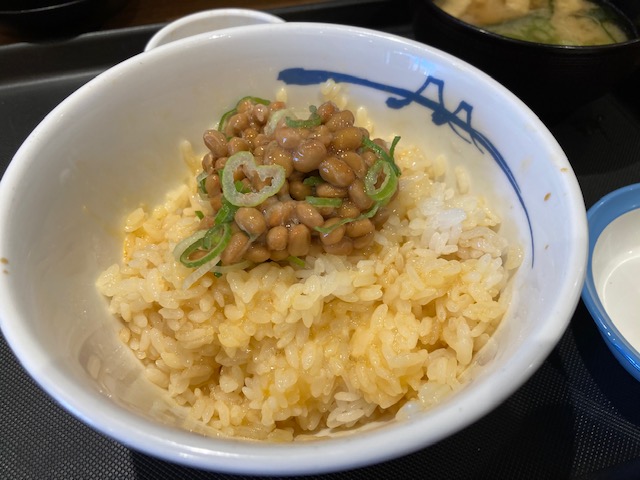 たまごかけご飯と納豆