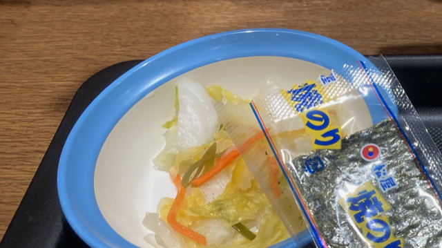 ソーセージエッグ定食のおしんこ